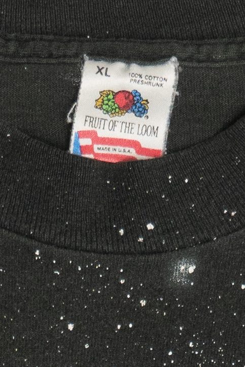 Vintage Distressed "The Stars Shine Brighter In Yellowstone" Howling Wolf Wraparound Print T-Shirt (1990s)