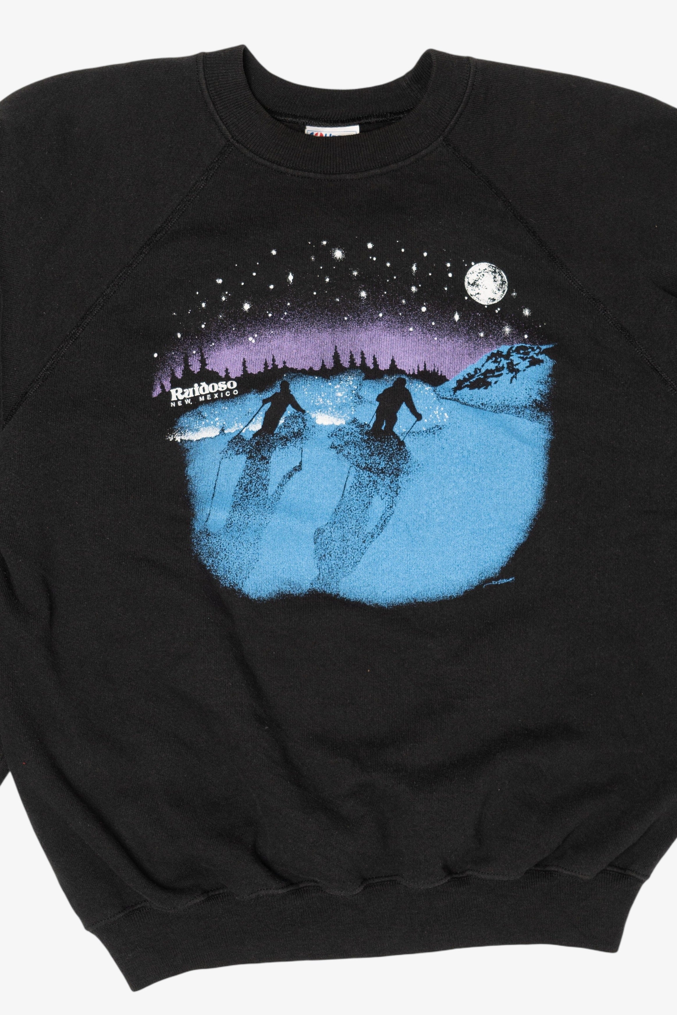 Vintage Winter Snowshoeing Raglan Sweatshirt (1990s)