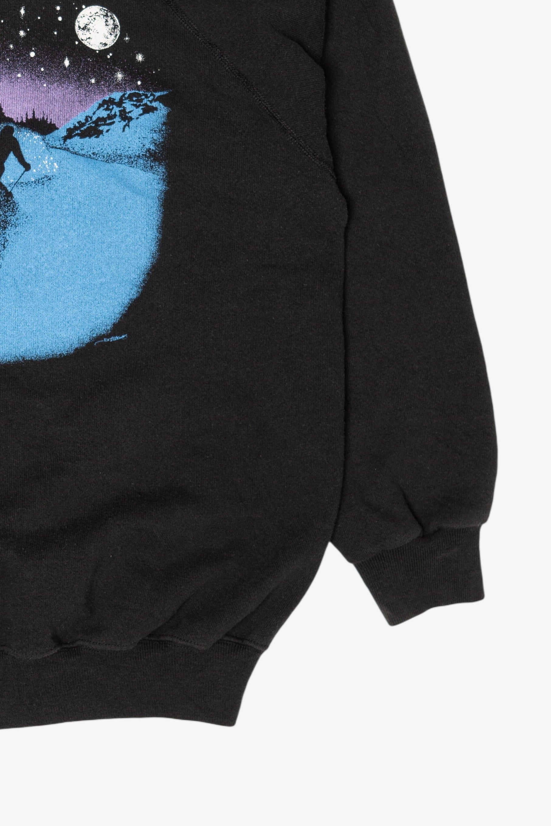 Vintage Winter Snowshoeing Raglan Sweatshirt (1990s)