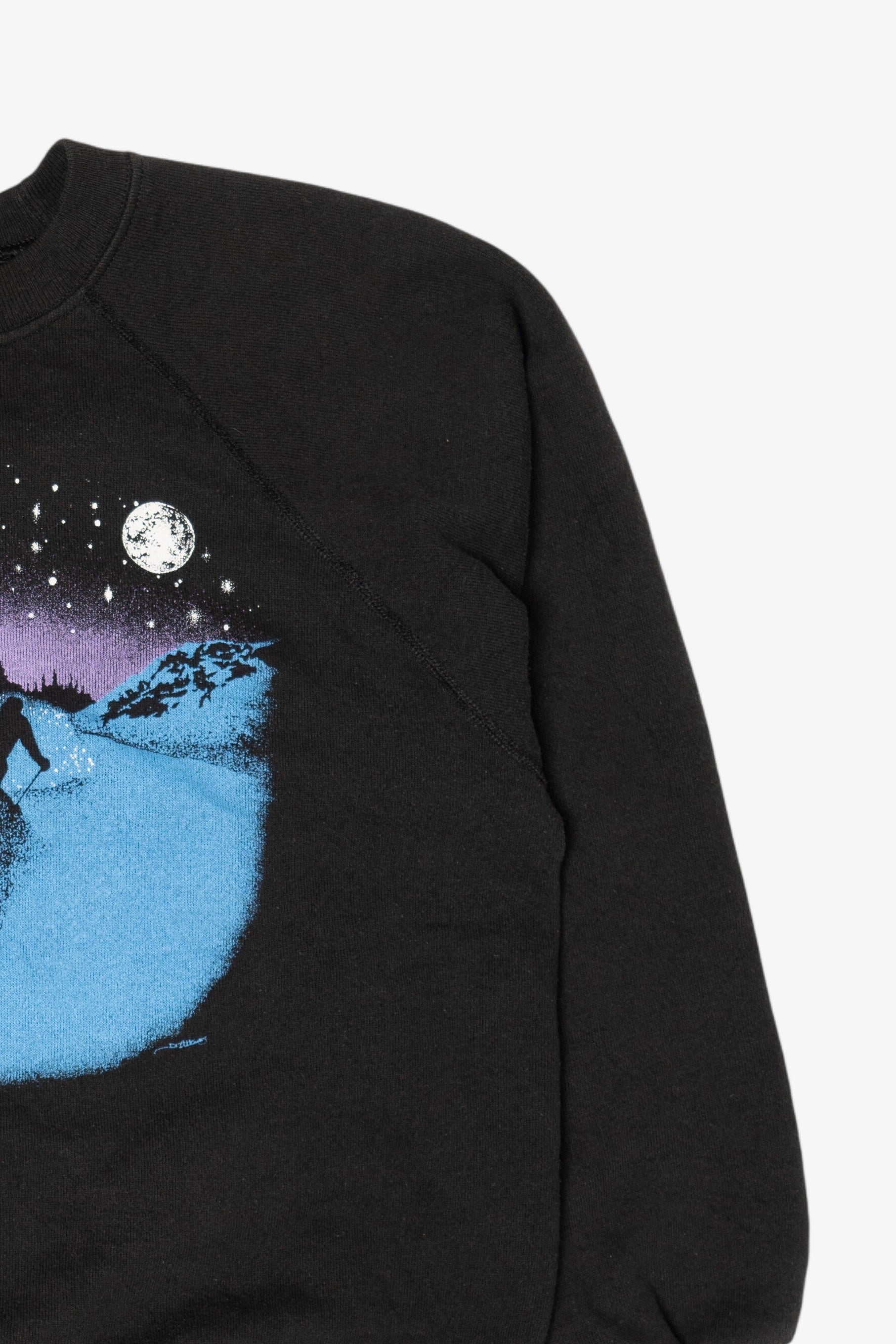 Vintage Winter Snowshoeing Raglan Sweatshirt (1990s)