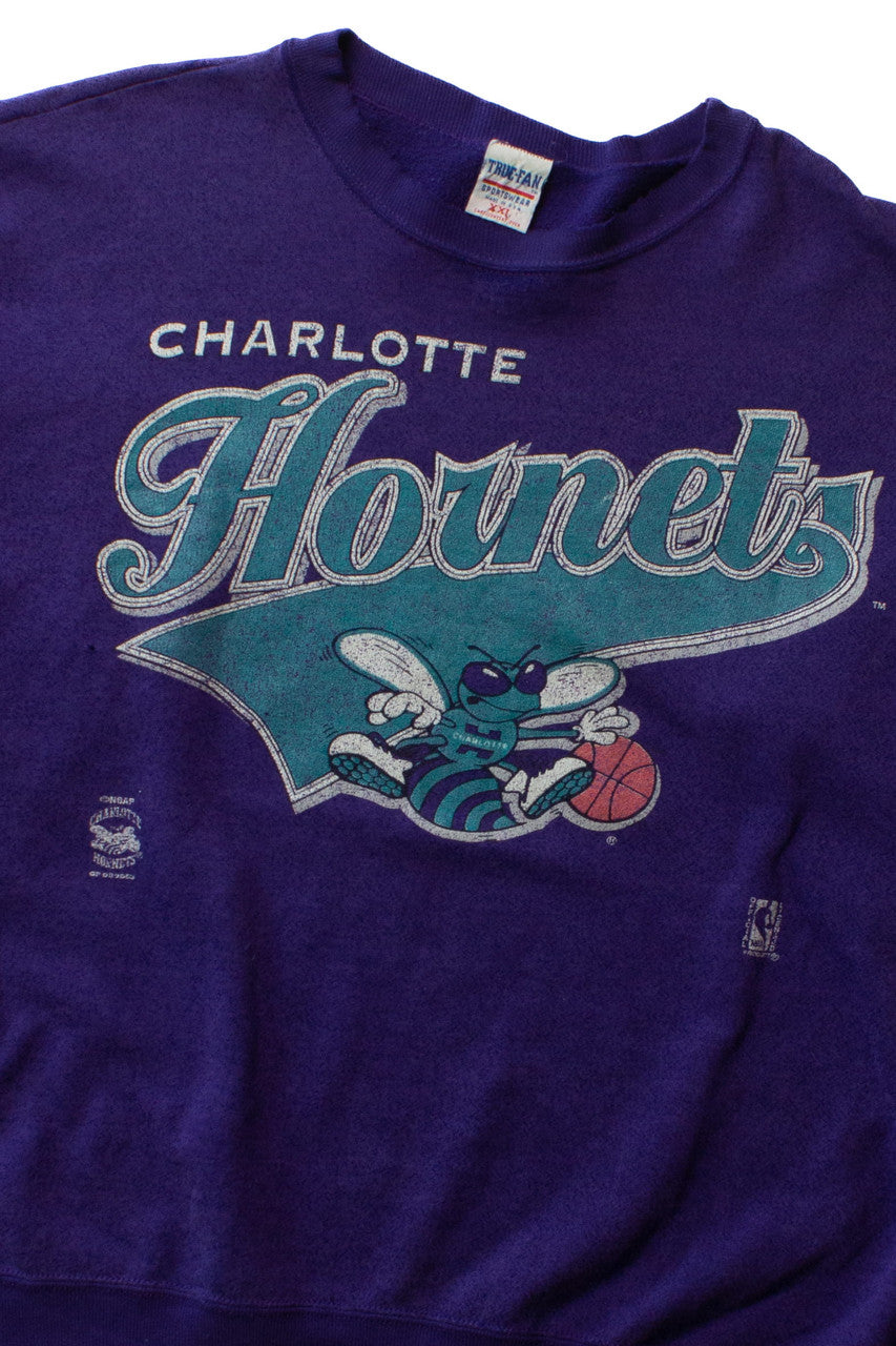 Vintage Purple Charlotte Hornets Sweatshirt (1990s)