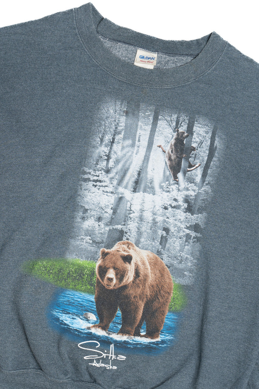 Vintage "Sitka Alaska" Bear Nature Sweatshirt (2000s)