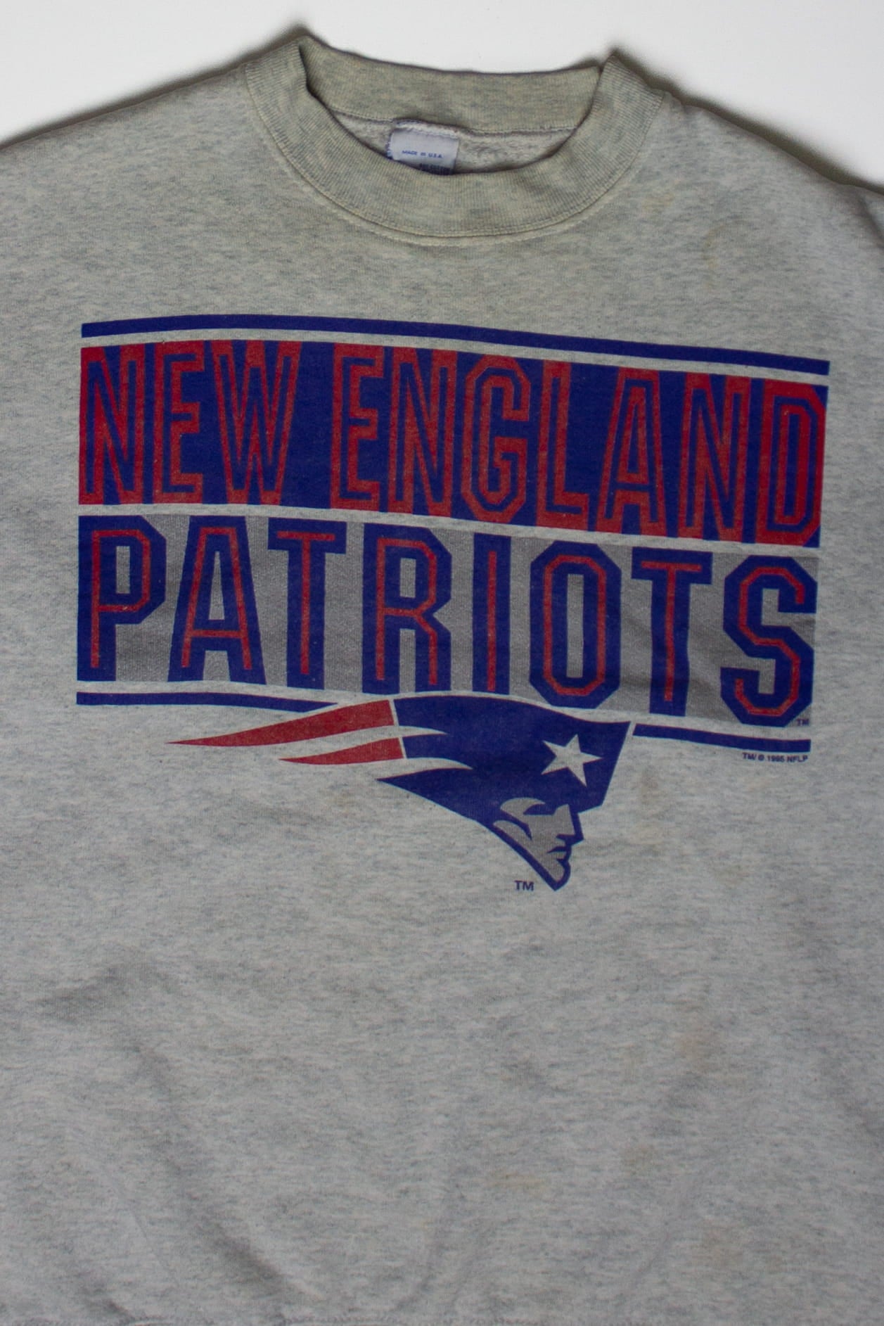 Vintage New England Patriots Sweatshirt (1990s)