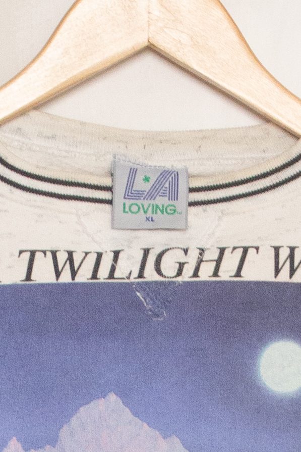 Vintage Winter Twilight Wolf Sweatshirt (1990s)