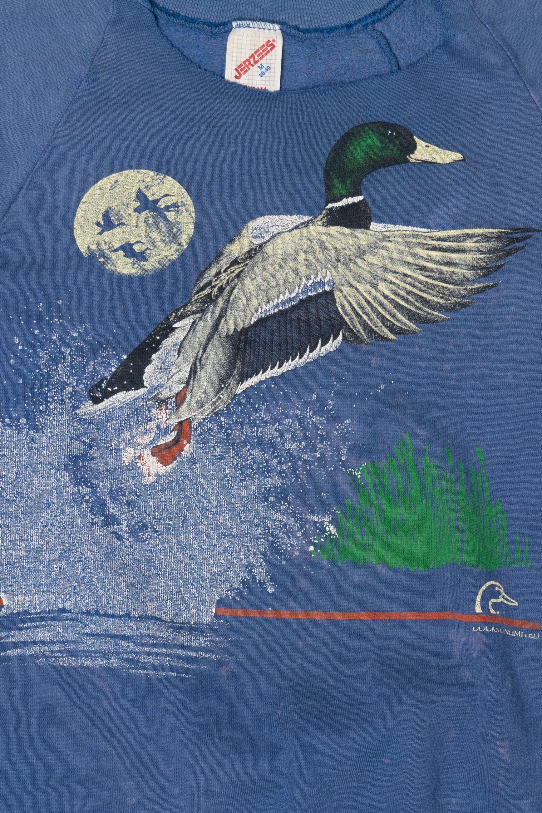 Vintage Distressed Ducks Flying Past Moon Raglan Sweatshirt (1990s)
