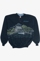 Vintage "Lake Quinault" Scenic Lake Cabin Wraparound Print Sweatshirt (1990s)