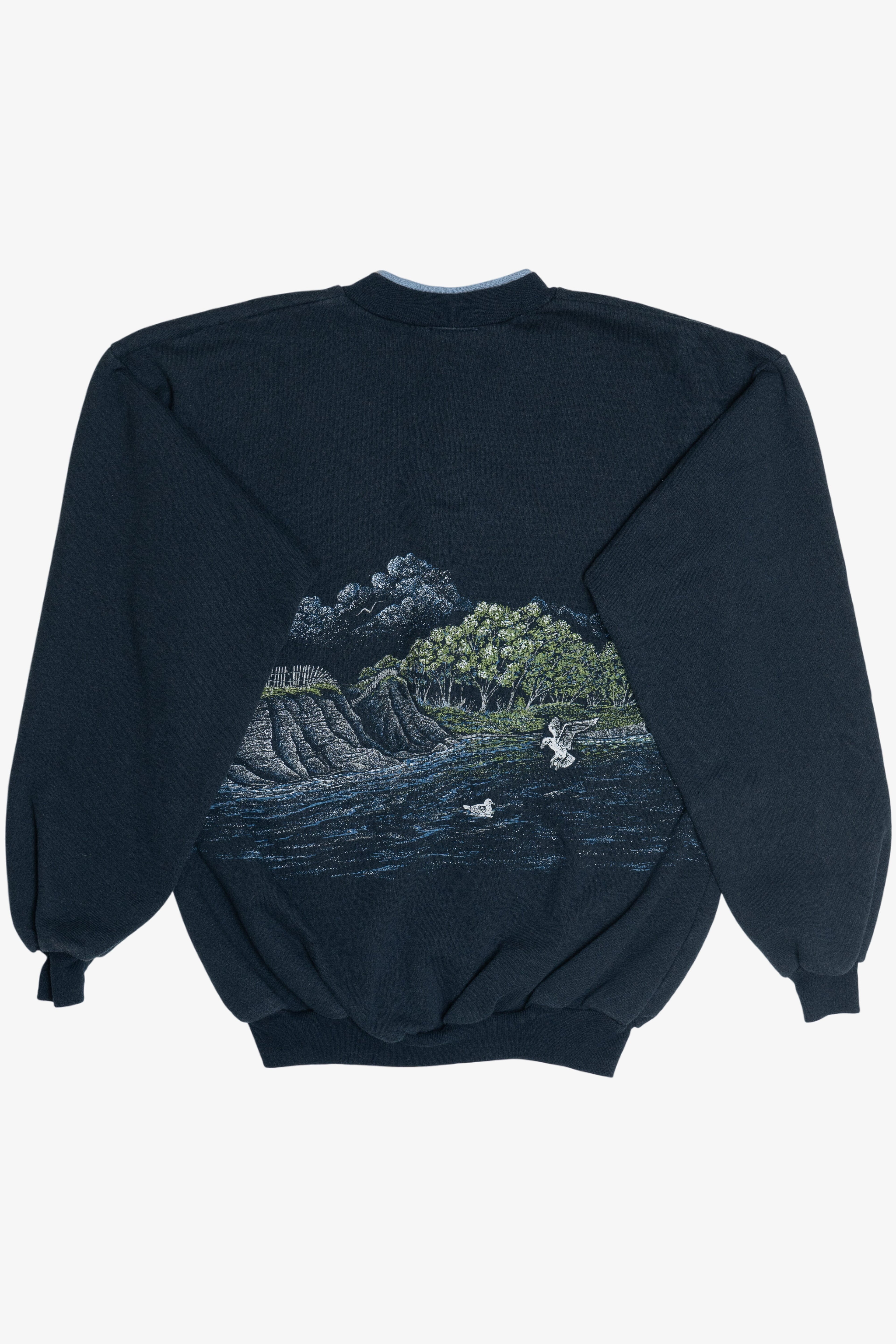 Vintage "Lake Quinault" Scenic Lake Cabin Wraparound Print Sweatshirt (1990s)