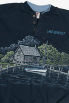 Vintage "Lake Quinault" Scenic Lake Cabin Wraparound Print Sweatshirt (1990s)