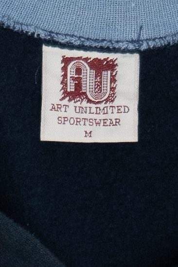 Vintage "Lake Quinault" Scenic Lake Cabin Wraparound Print Sweatshirt (1990s)