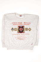 Vintage Chicago Bulls Embroidered Patch Sweatshirt (1990s)