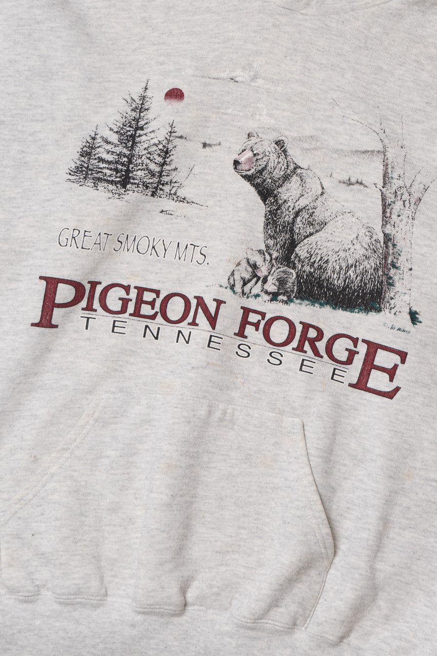 Vintage "Pigeon Forge Tennessee" Great Smokey Mountains Bear Sweatshirt