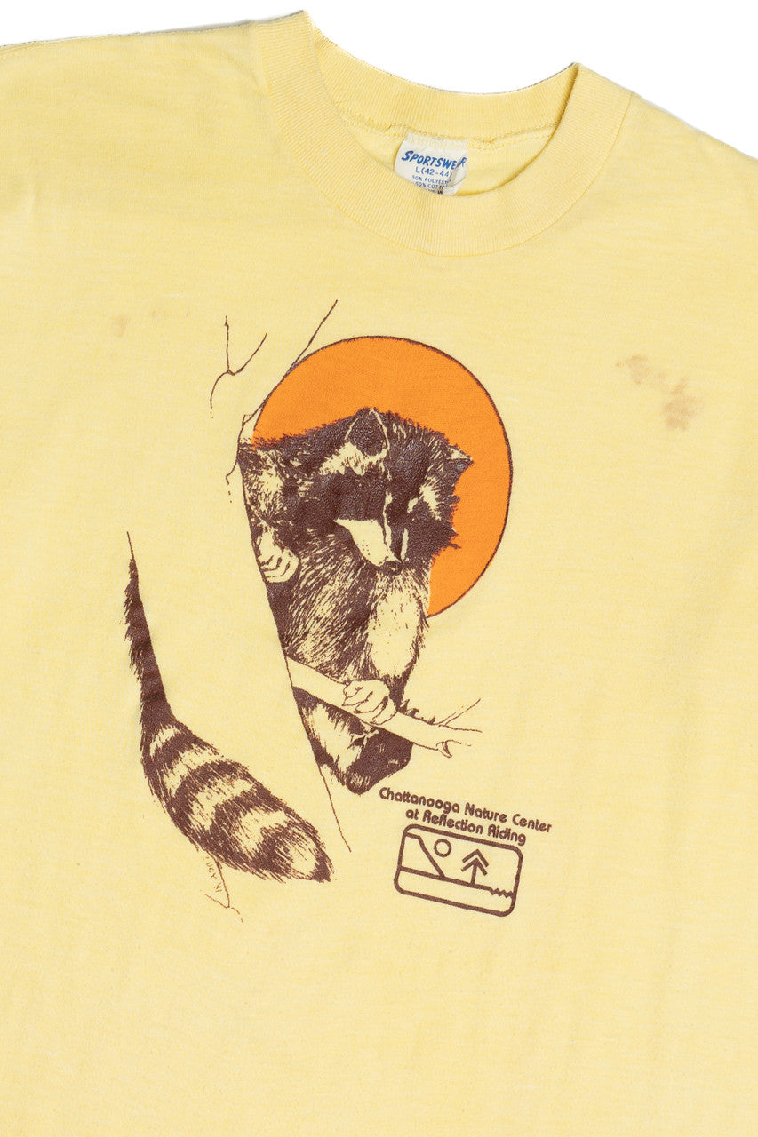 Vintage Distressed "Chattanooga Nature Center" Raccoon Print T-Shirt (1980s)