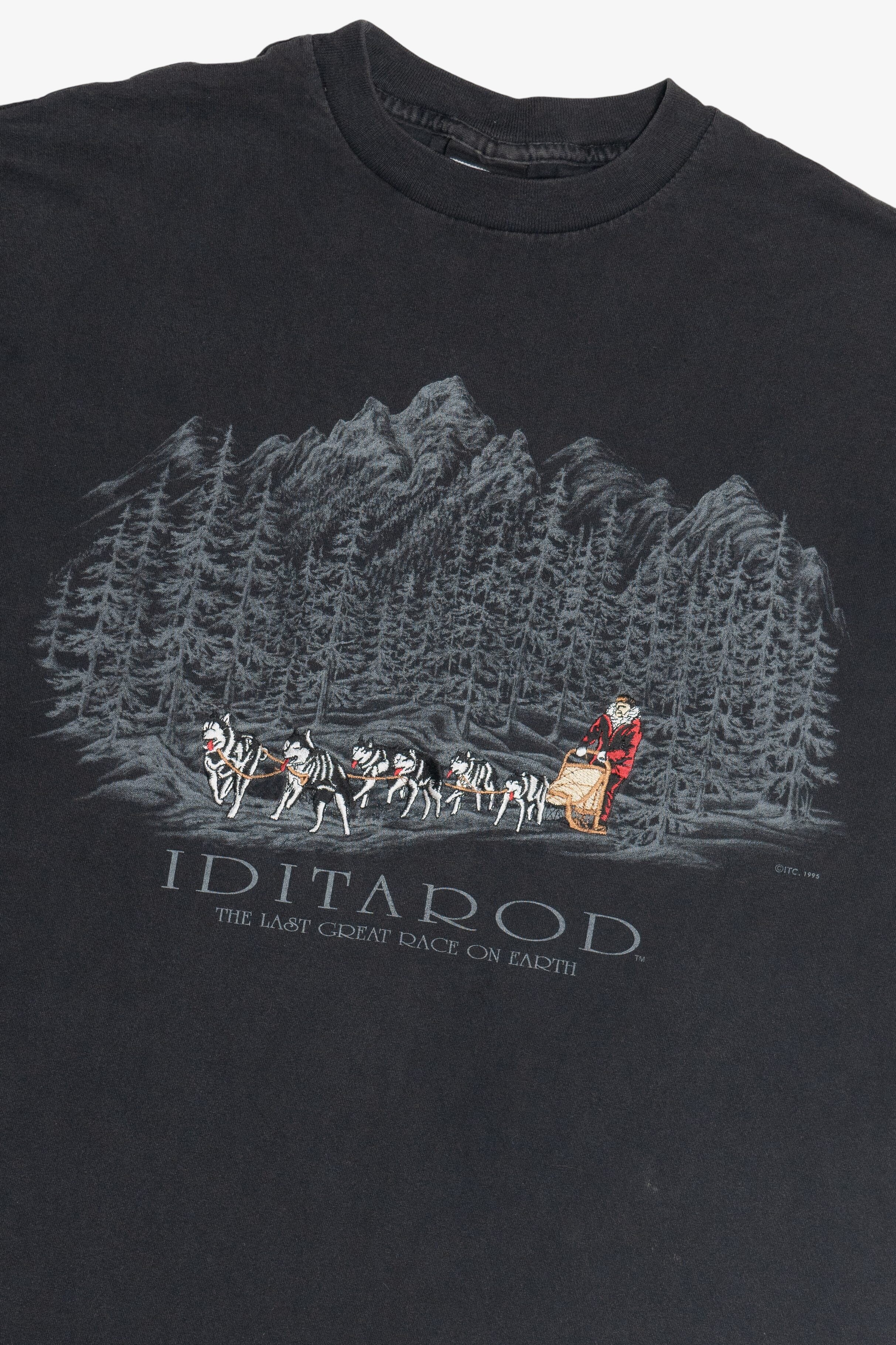 Vintage "Iditarod" Dog Sled Racing Embroidered Detail T-Shirt (1990s)
