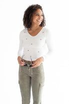 White Floral Embroidered Seamless V-Neck Shirt