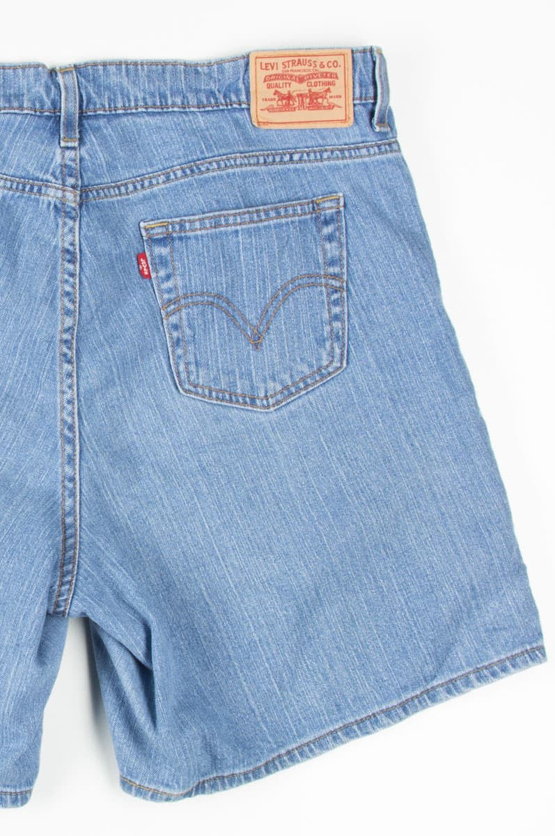 Medium Wash Levi's Denim Shorts (sz. 16)