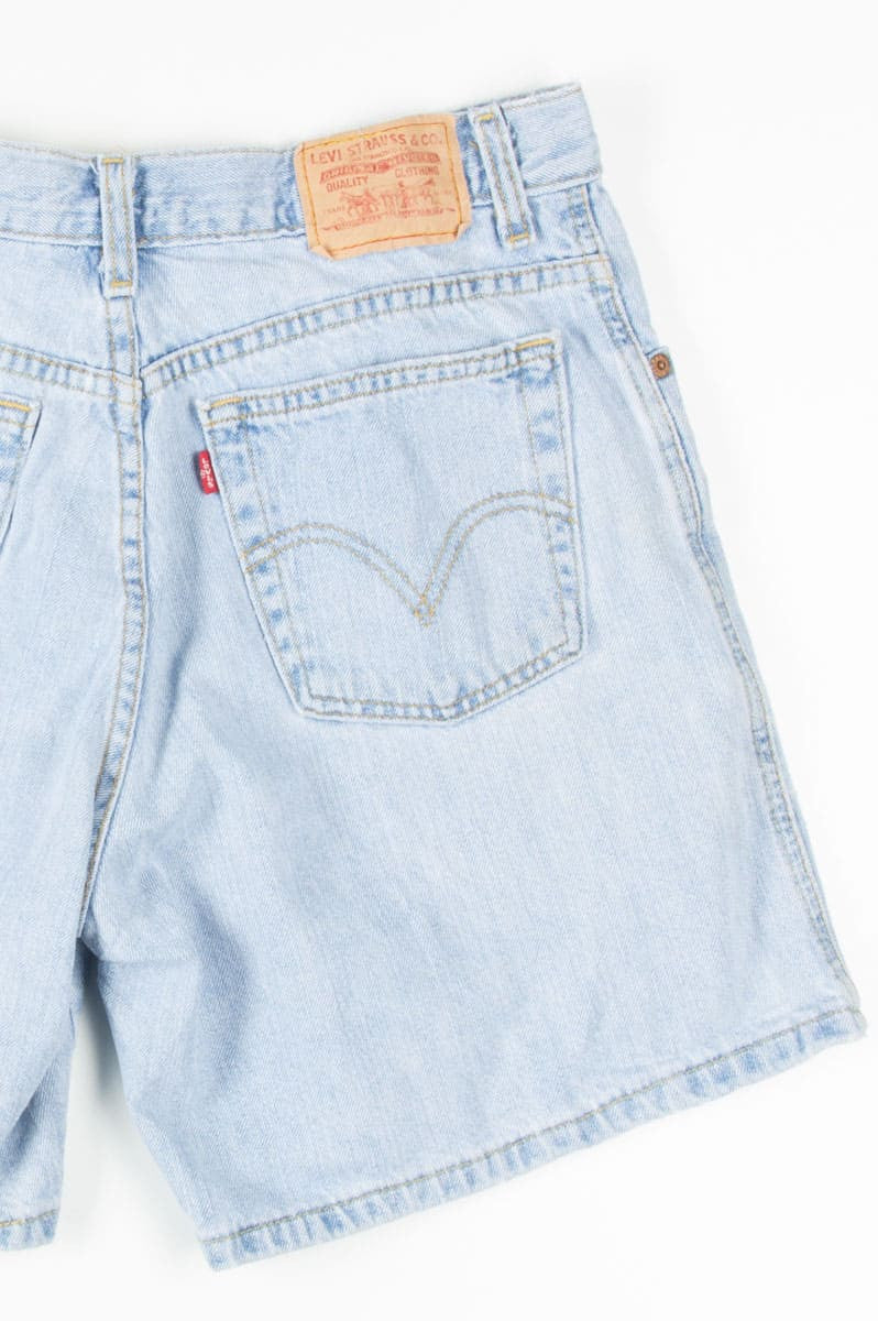 Light Wash Levi's Denim Shorts (sz. 10)