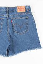 Medium Wash Stretch Levi's Denim Shorts (sz. 12) 1