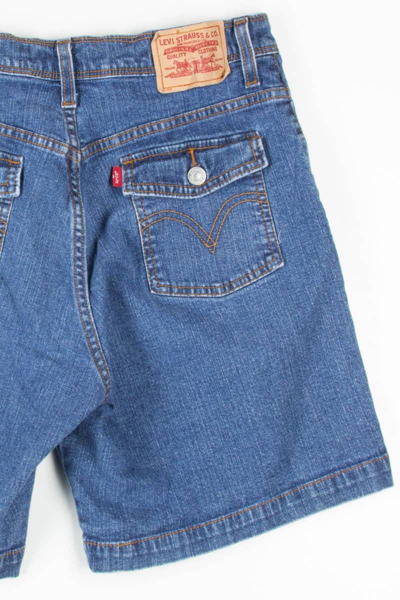 Medium Wash Levi's Denim Shorts (sz. 12) 2